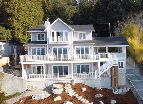 Whale Watching Waterfront Home!
