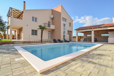 Apartment Villa Troskot