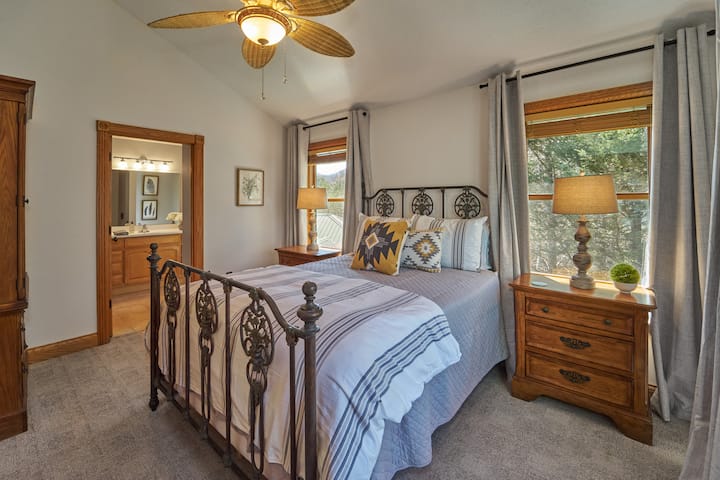 غرفة النوم في الطابق العلوي وجناح الحمام 3