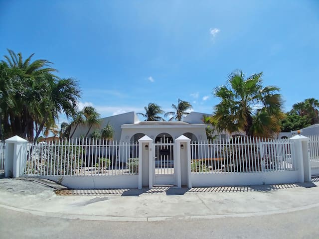 Aruba Vacation managed Airbnb listing 1