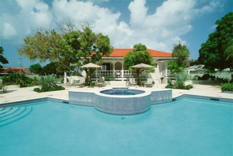 Spacious home & pool On Luxury West Coast StJames