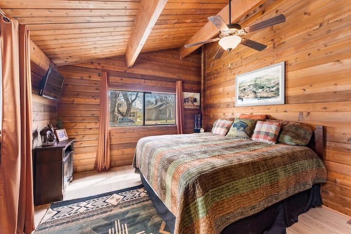 "Yellowstone" themed master bedroom.  The luxury king-sized mattress is one of the most comfortable beds; you'll want to sleep in! Our guests have written this in reviews: "THE most comfortable bed" and "I fell in love with this bed!"
 