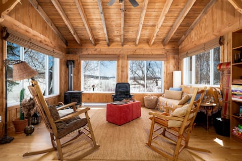 Popular Airbnb listing: *Domaine Bénoline (lakefront + dock + spa) in Mandeville