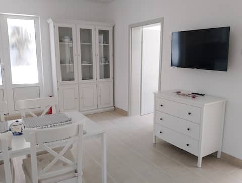 Top Airbnb: Sunny Terrace Apartment, Selce in Selce