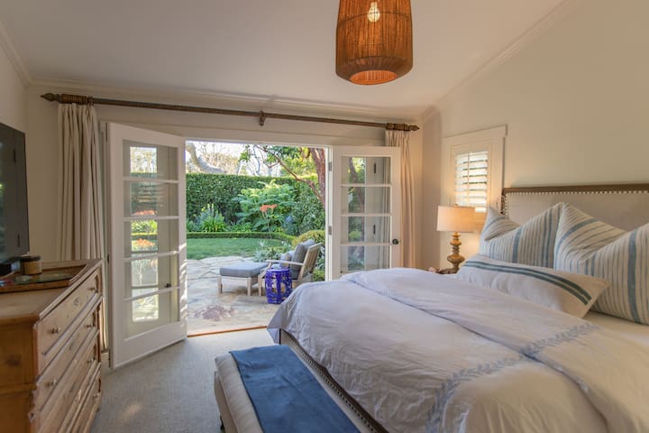 5 Star 4-Bdr. Beachside Escape: One Block to Zuma