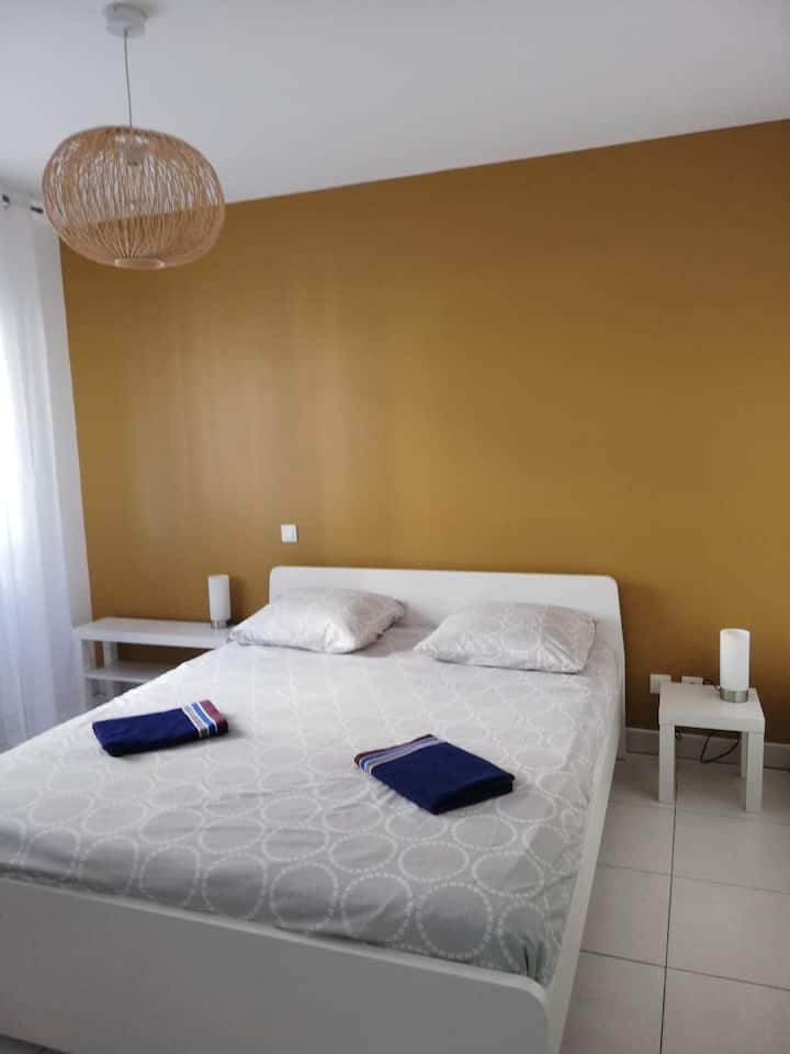 Стая с телевизор, легло 160X200