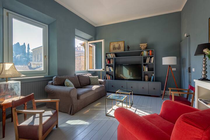 Luxury apartment in prime location gallery image 2