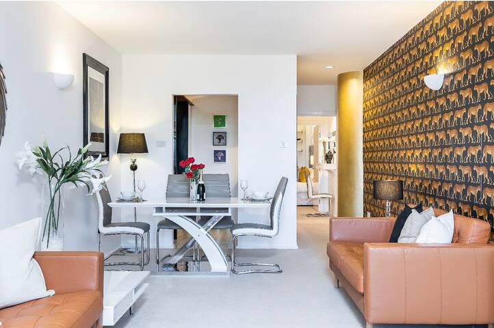 Stylist 2 bed in Gloucester Road/Knightsbridge. gallery image 3