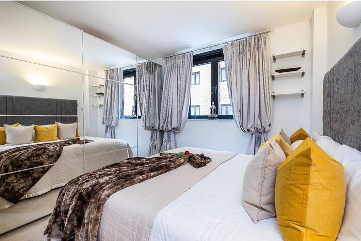 Stylist 2 bed in Gloucester Road/Knightsbridge. gallery image 5