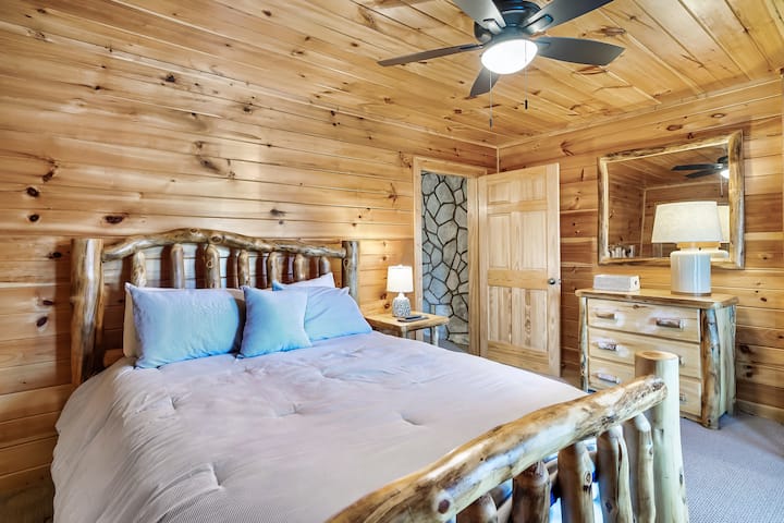 Dormitorio n.º3 en la planta baja con colchón de espuma viscoelástica tamaño queen nuevo.