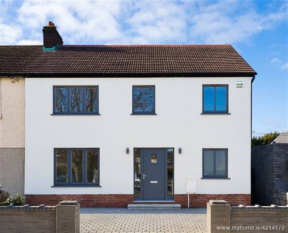 Bright, spacious family house near Dublin City