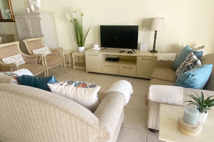 203 Marbella Beachside Apartment With Inverter - Umhlanga