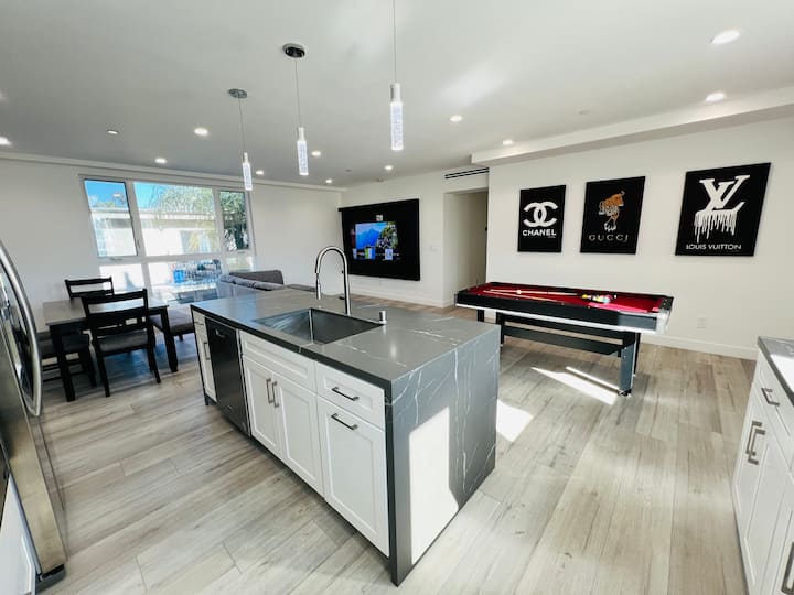*New* Luxe House (Private Rooftop, Firepit,garage - Los Angeles, CA
