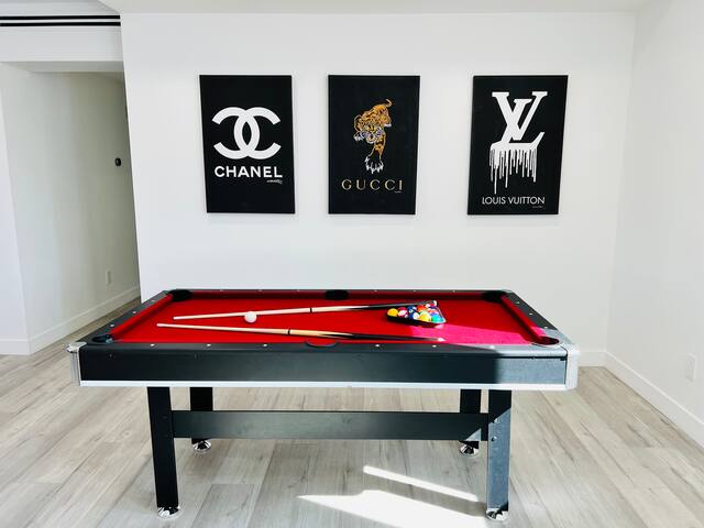 LUXE House (Private Rooftop,Firepit, 2 Car Garage gallery image 3