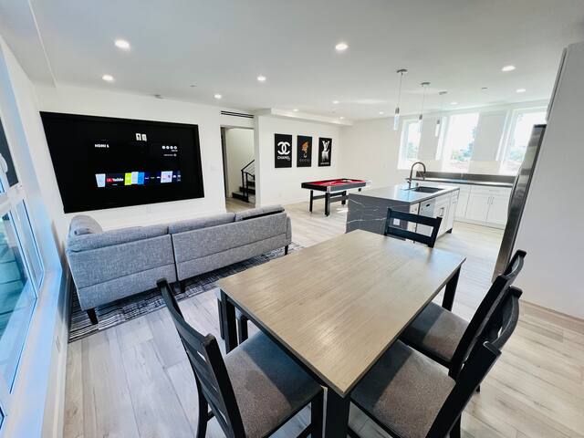 LUXE House (Private Rooftop,Firepit, 2 Car Garage gallery image 5