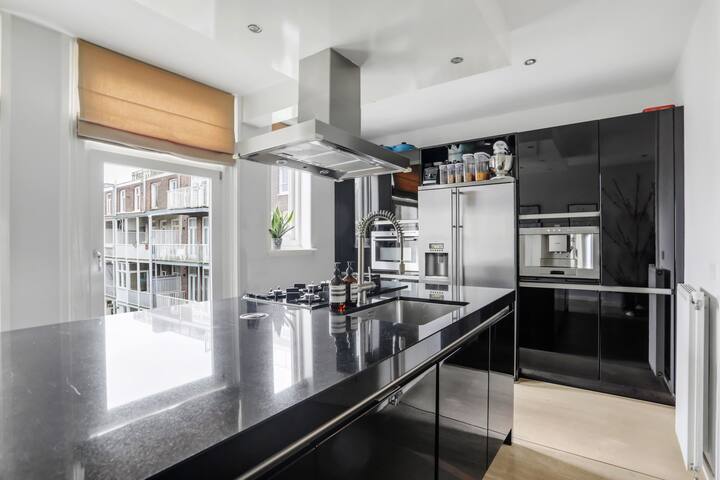 Spacious De Pijp gem gallery image 3