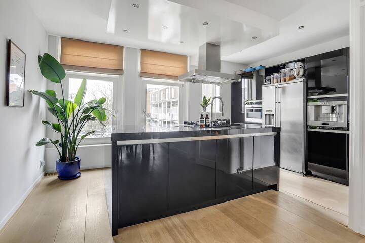 Spacious De Pijp gem gallery image 2