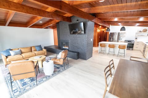 Mid-Century Modern Cottage | Golden Tee & More!