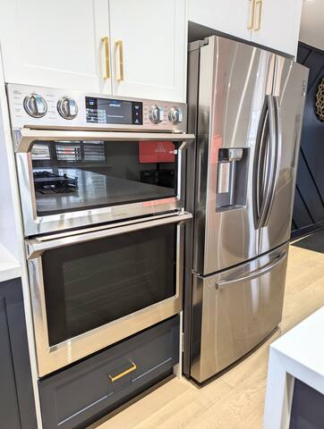 Spacious 4 Bedroom Modern Quiet Home by Airport gallery image 4