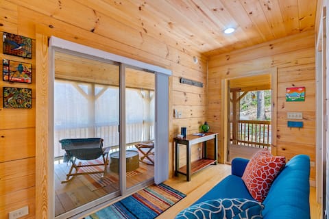 Popular Airbnb listing: NEW Hummingbird Cabin - 12 min to Asheville! in Swannanoa