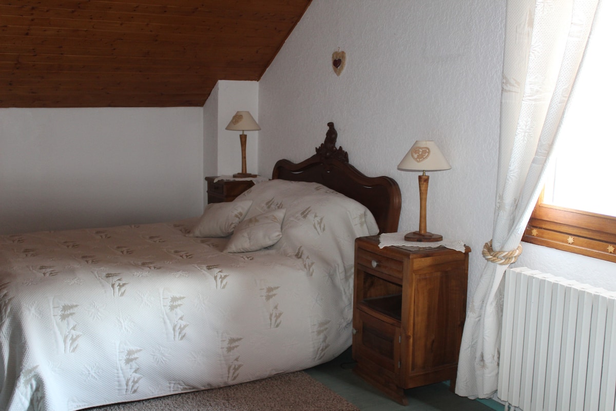 Savoyard room, double bed