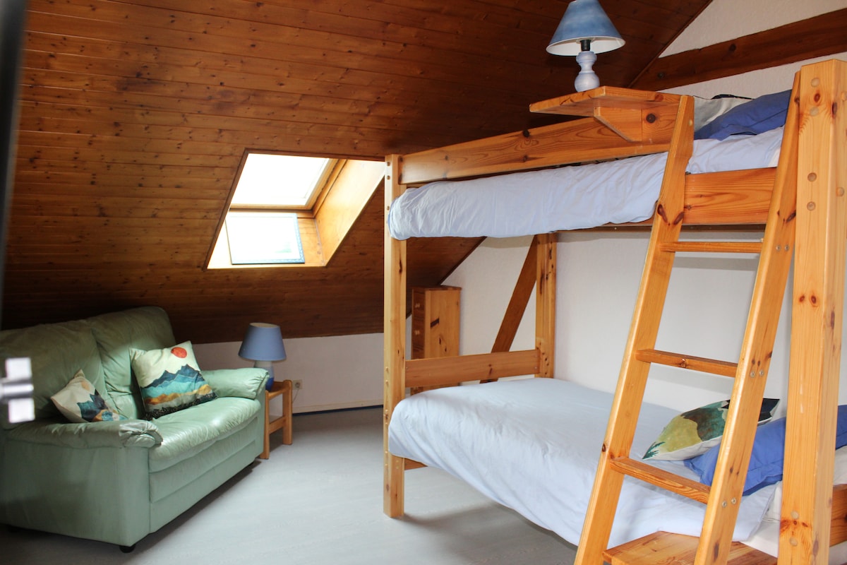 Soba s pogledom na bazen, 2 kreveta na kat za jednu osobu