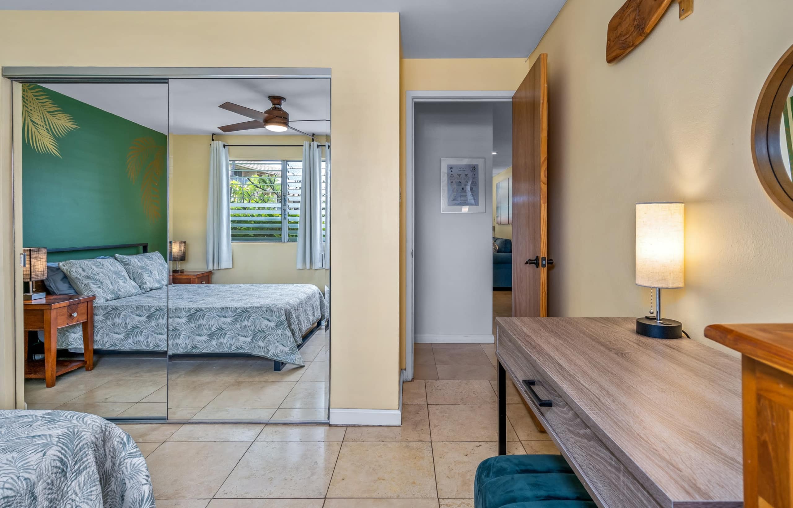 Stylish Condo By The Beach w/ Large Pool - Image 12