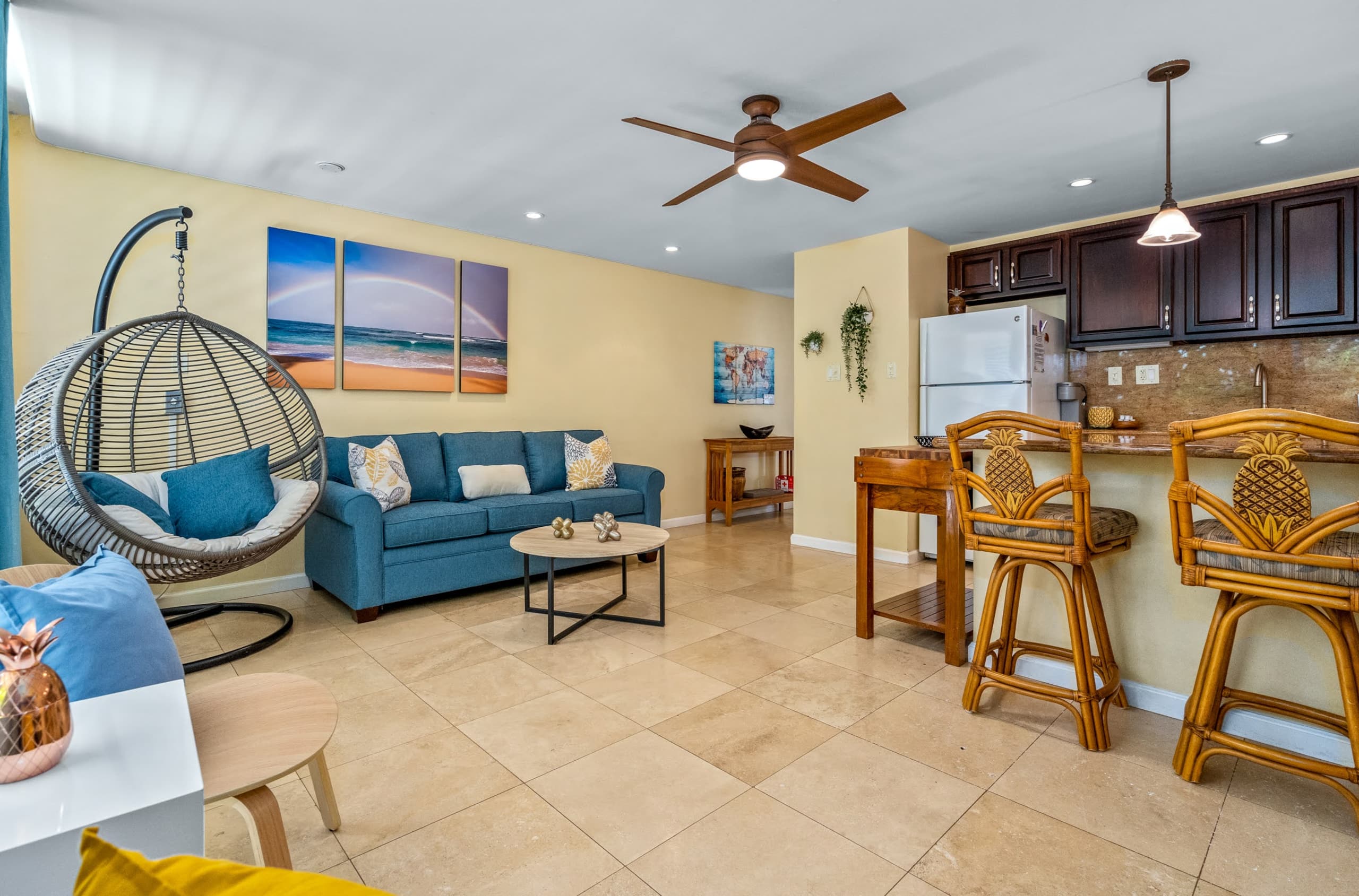 Stylish Condo By The Beach w/ Large Pool - Image 3