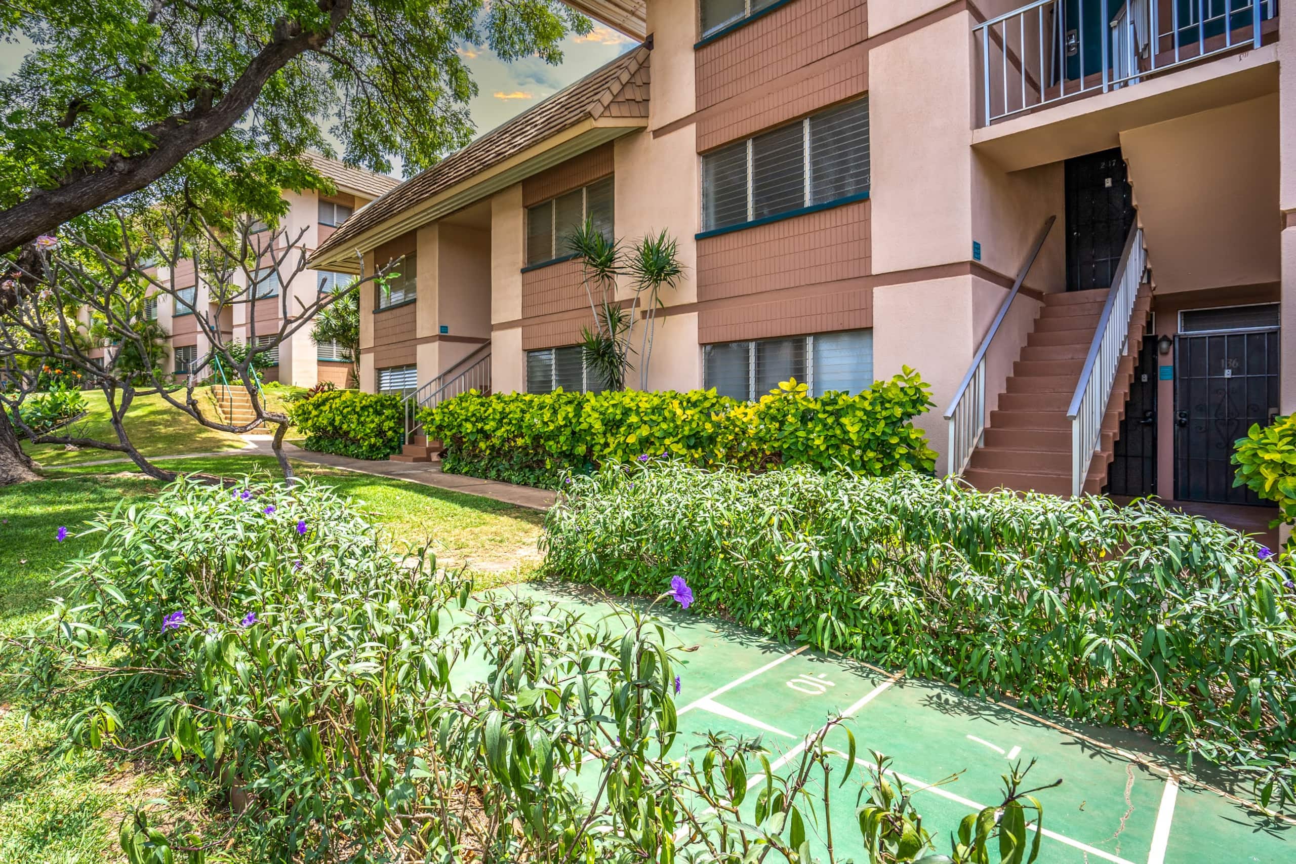 Stylish Condo By The Beach w/ Large Pool - Image 24