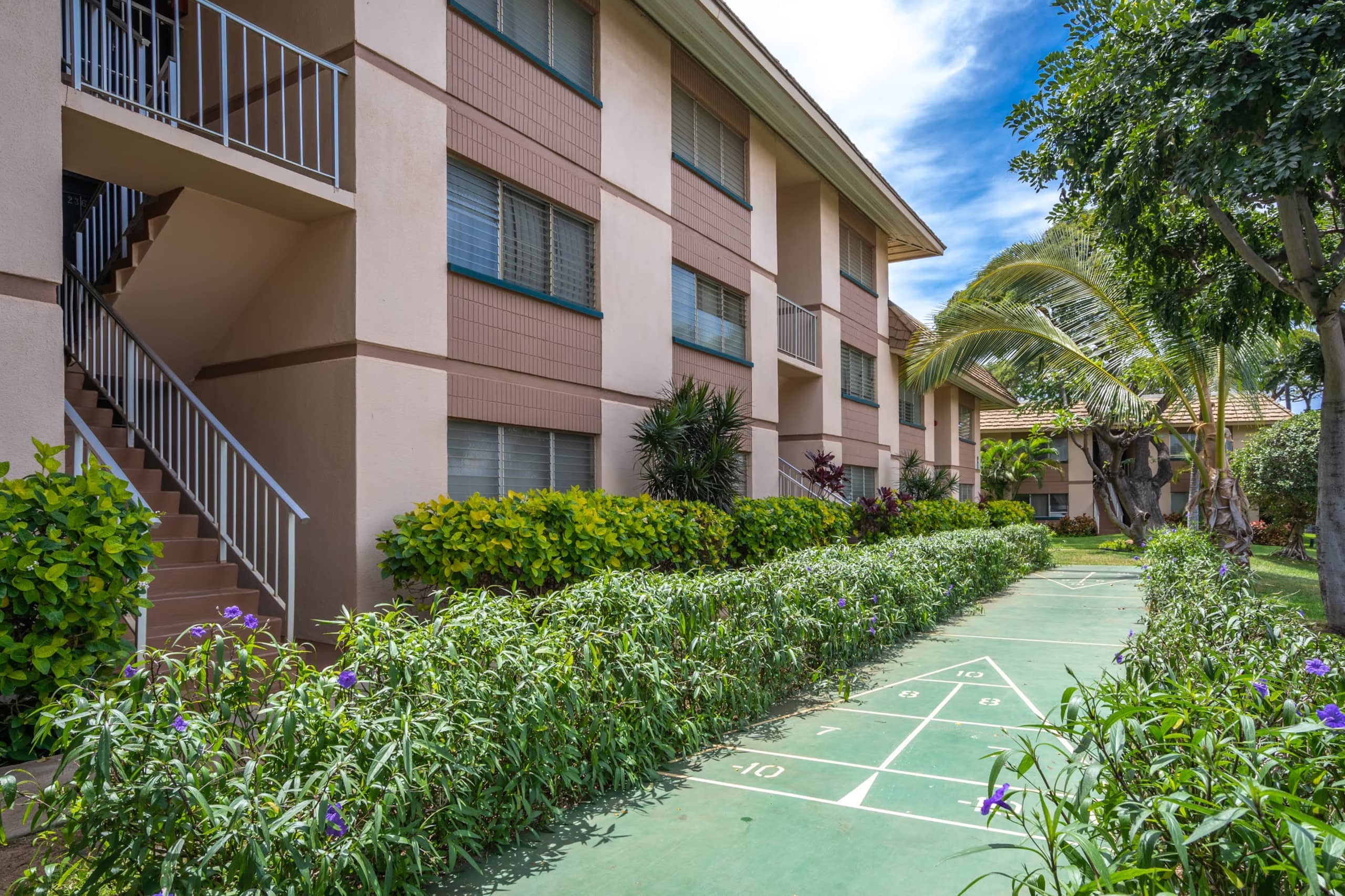 Stylish Condo By The Beach w/ Large Pool - Image 25