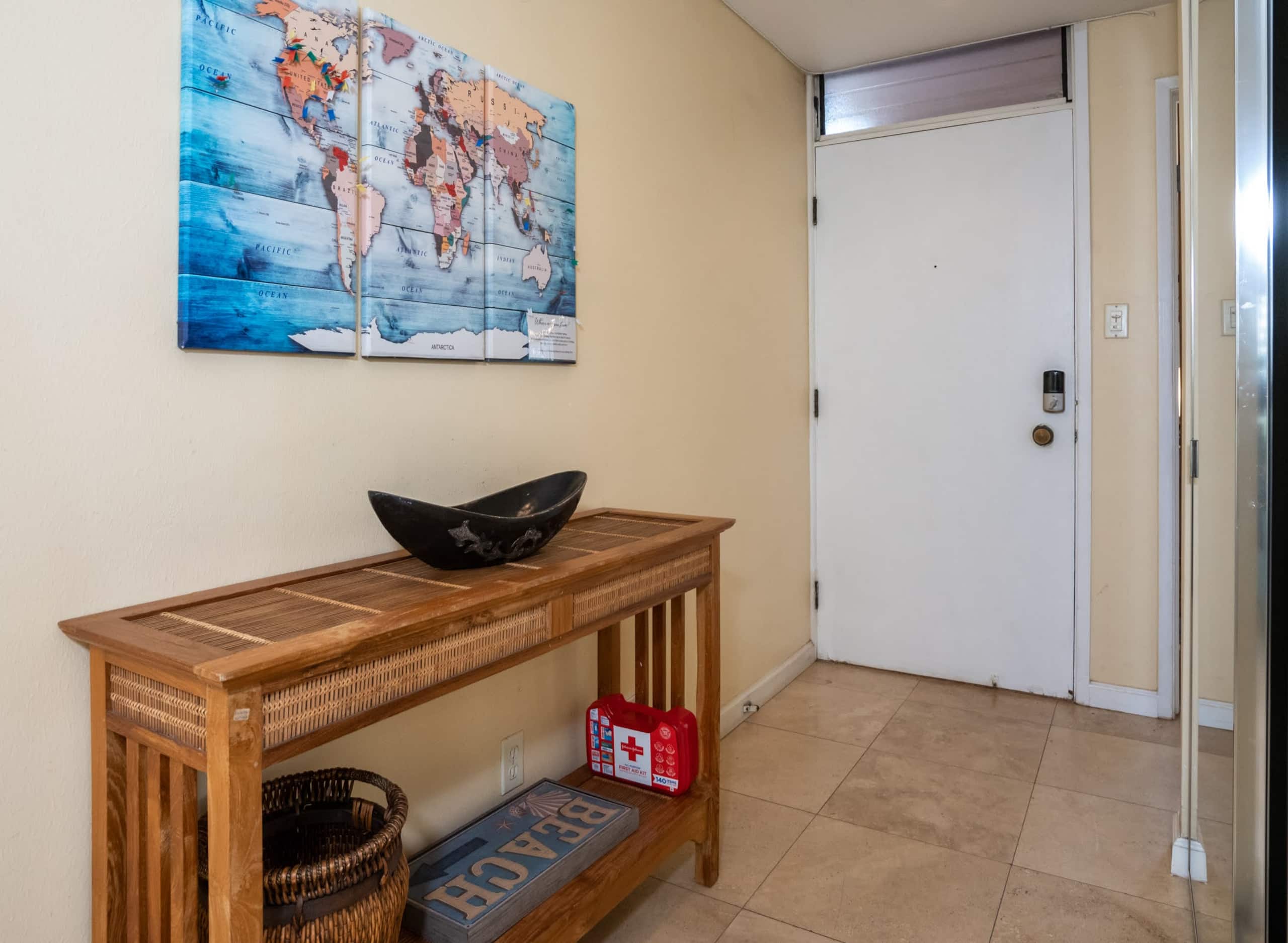 Stylish Condo By The Beach w/ Large Pool - Image 29