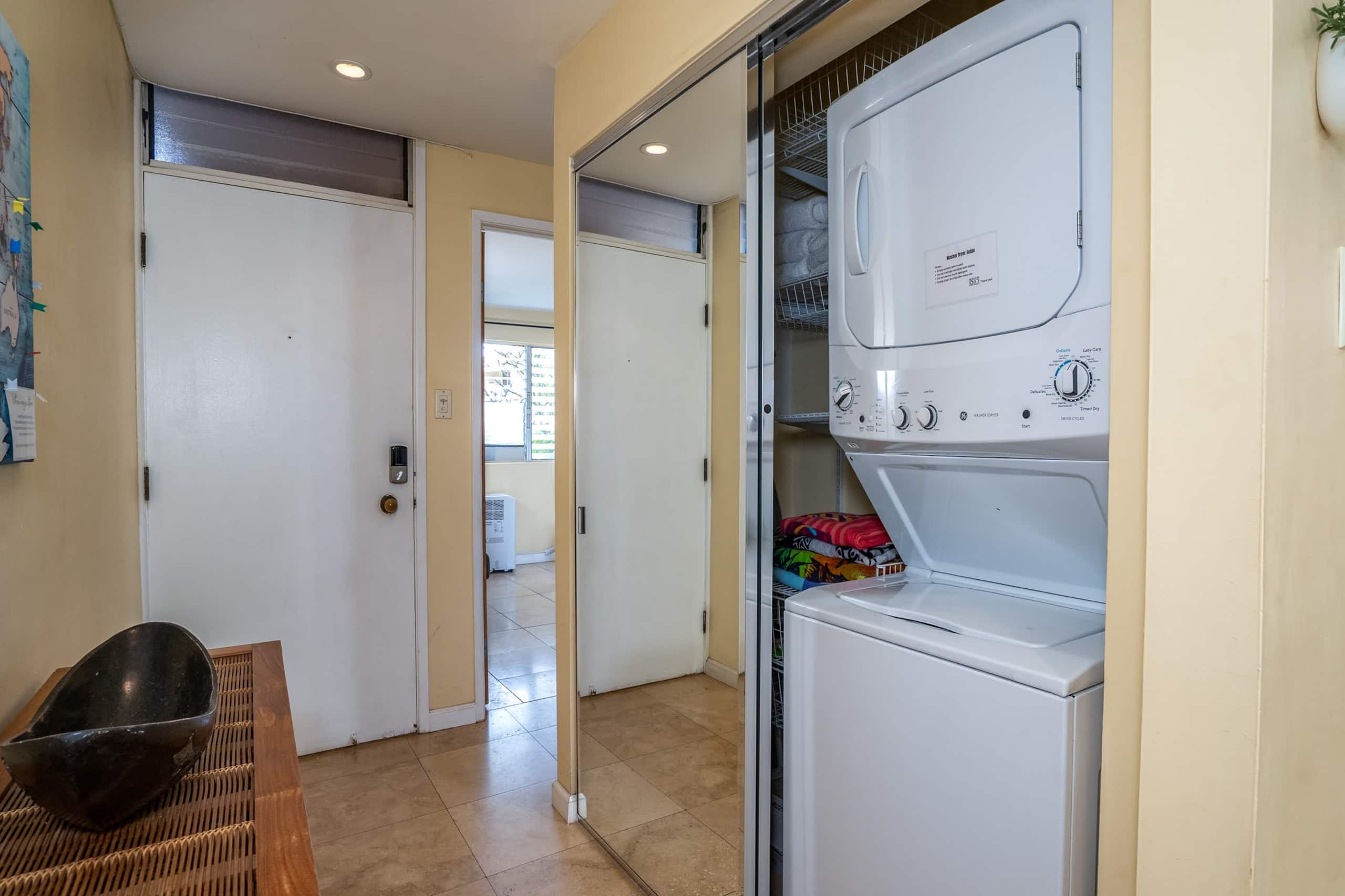 Stylish Condo By The Beach w/ Large Pool - Image 23
