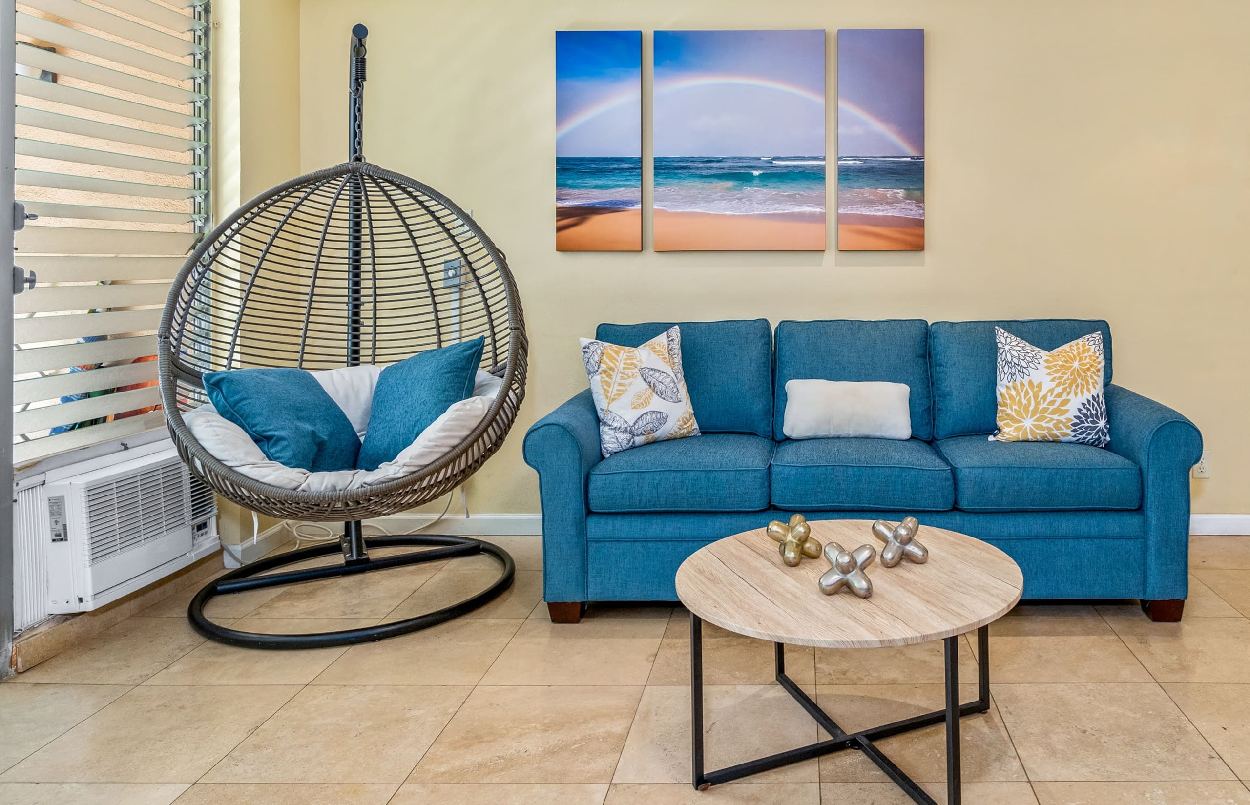 Stylish Condo By The Beach w/ Large Pool - Image 1