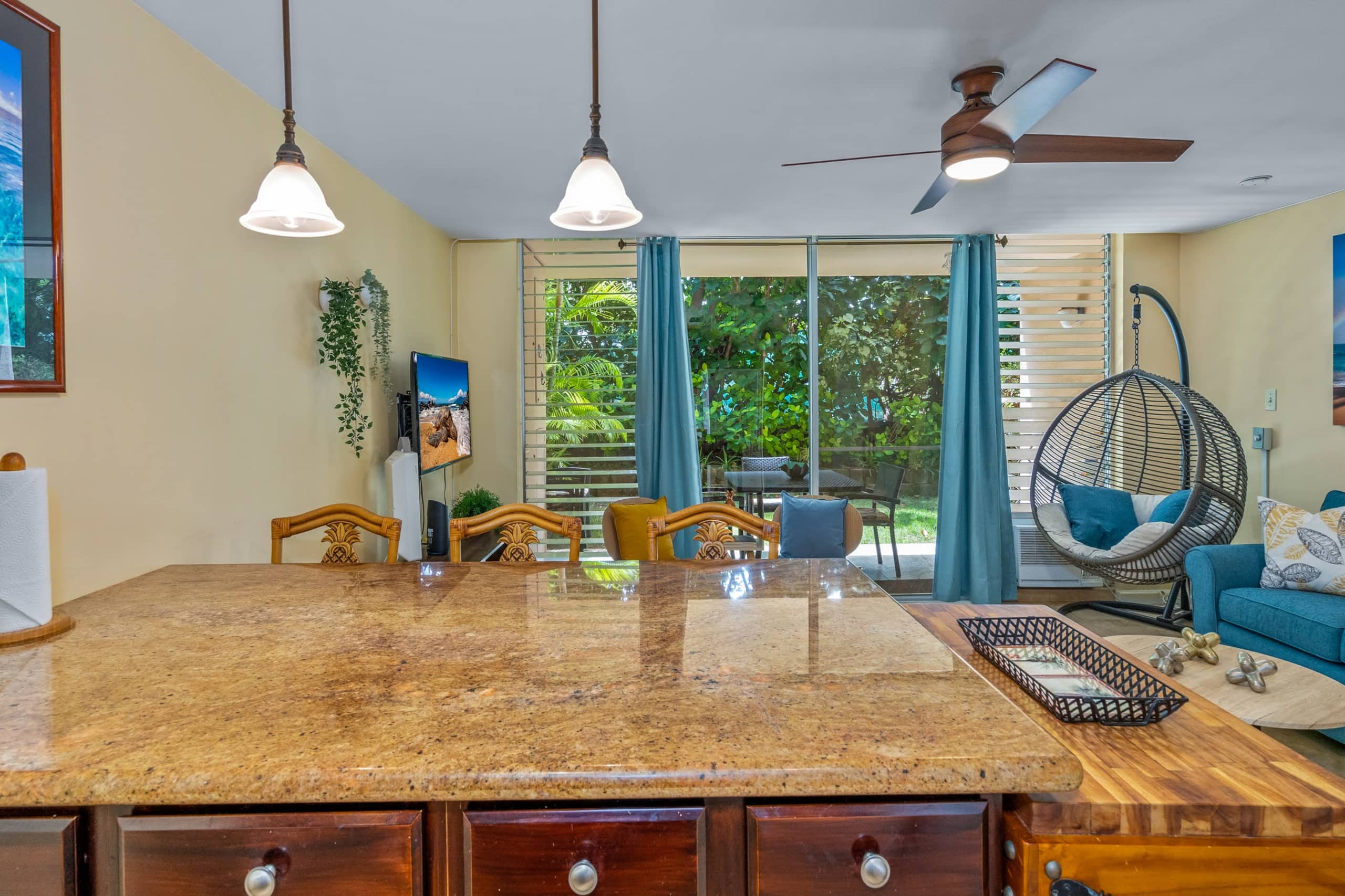 Stylish Condo By The Beach w/ Large Pool - Image 7