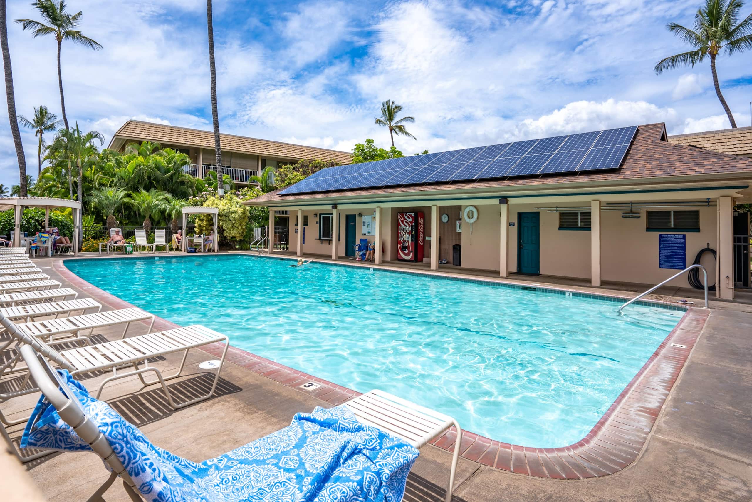Stylish Condo By The Beach w/ Large Pool - Image 27