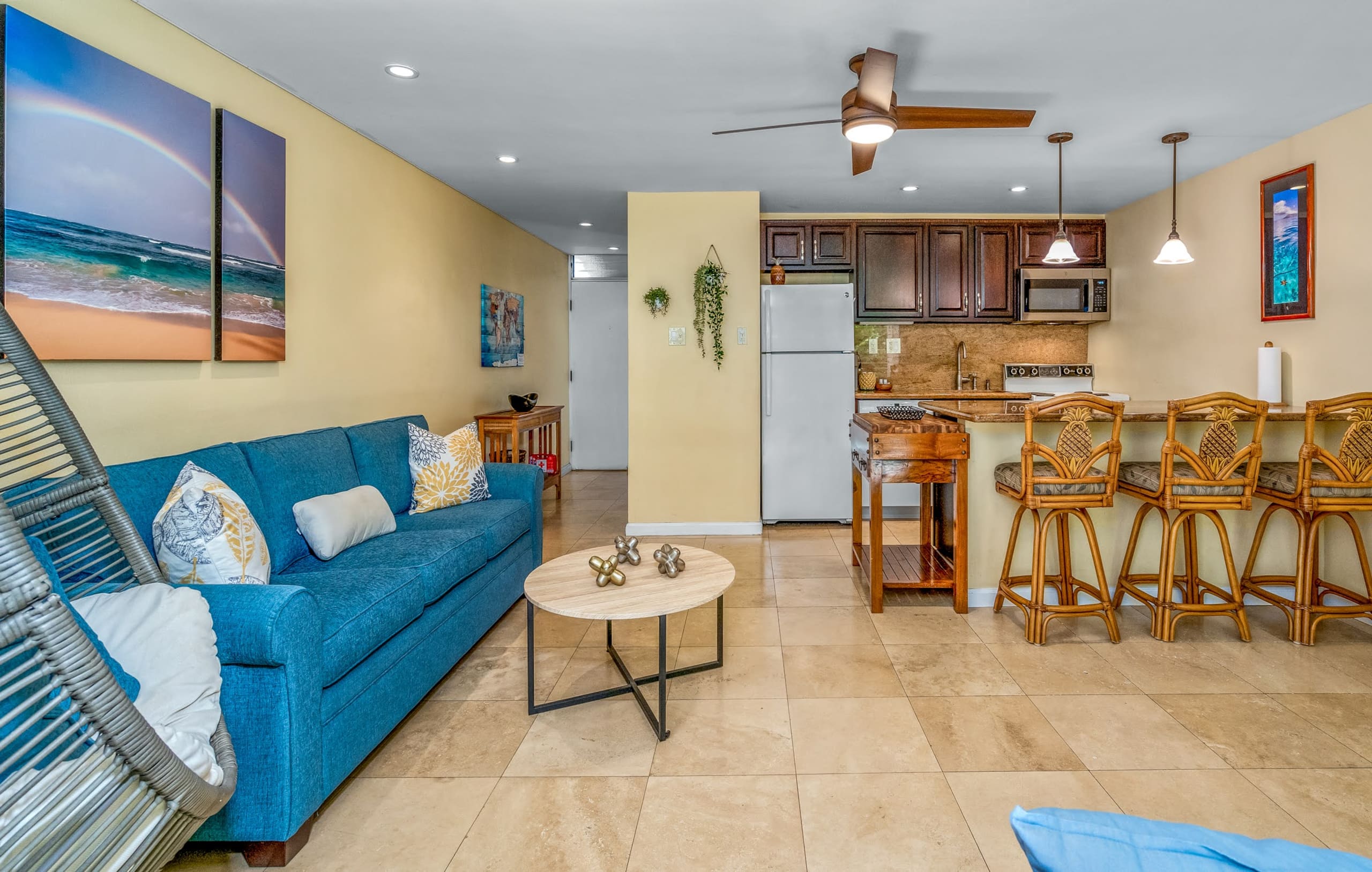 Stylish Condo By The Beach w/ Large Pool - Image 2