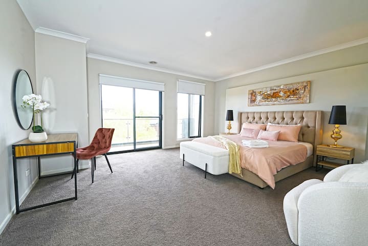 Stayau Wyndham Modern two-story Vacation House