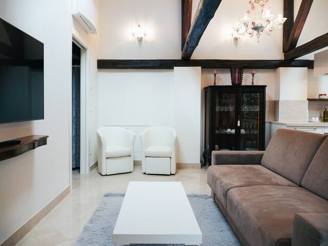 Specchio Venice Villa gallery image 5