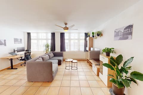 Comfort kitchen 65" TV office space - Solution Grischun