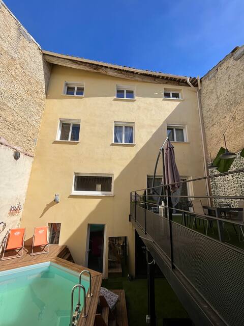 Atypical large winemaker house near the sea