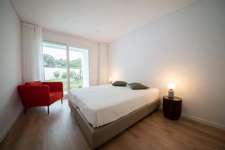 Стая с изглед към градината