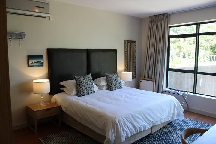 Casa Azzurra- Beach, mountain vibes-new apt w/pool gallery image 4