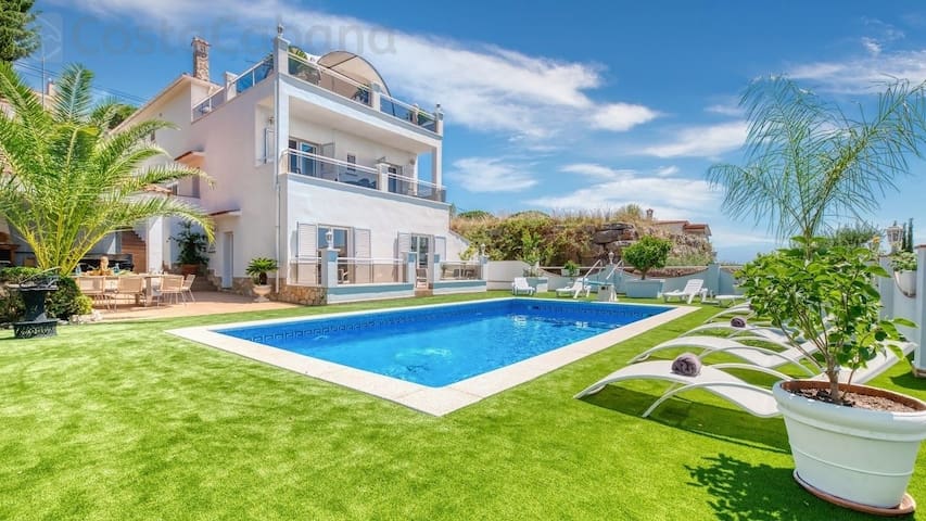 * Costacabana – Villa Maribel * close to centre!