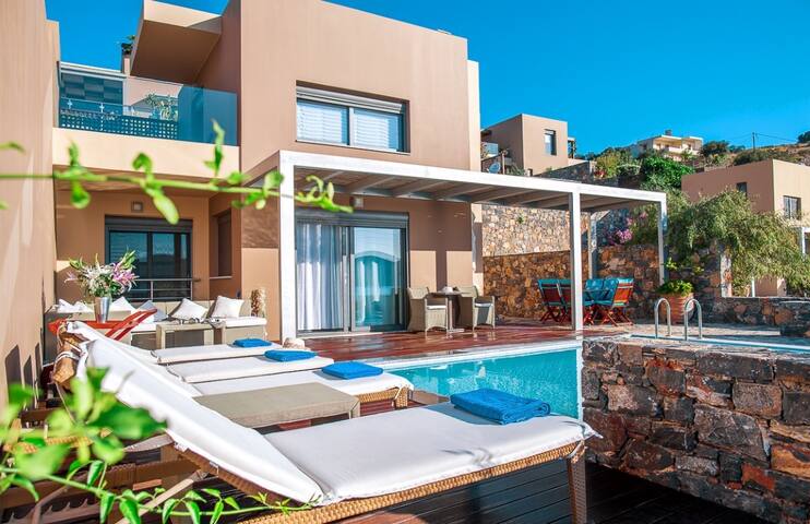 Modern villa, pool, beach 100m gallery image 2