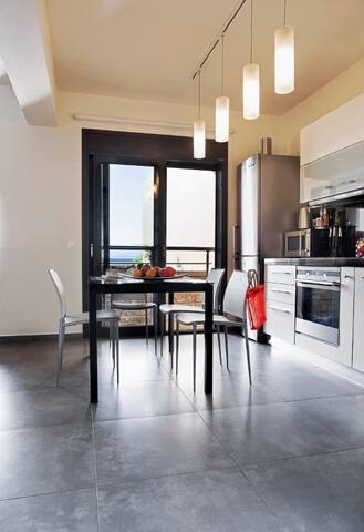 Modern villa, pool, beach 100m gallery image 5