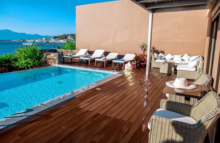 Modern villa, pool, beach 100m gallery image 4