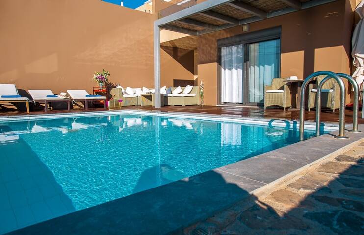 Modern villa, pool, beach 100m gallery image 3