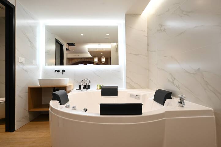 Hanim Boutique | Maisonette with hot tub Old Town