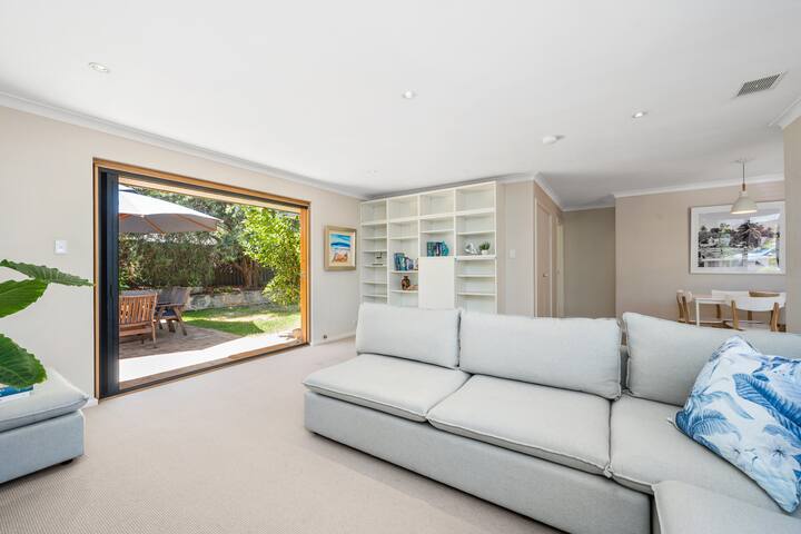 Beachside Bliss – walk to beach! gallery image 3