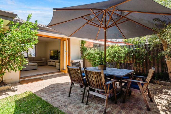 Beachside Bliss – walk to beach! gallery image 5